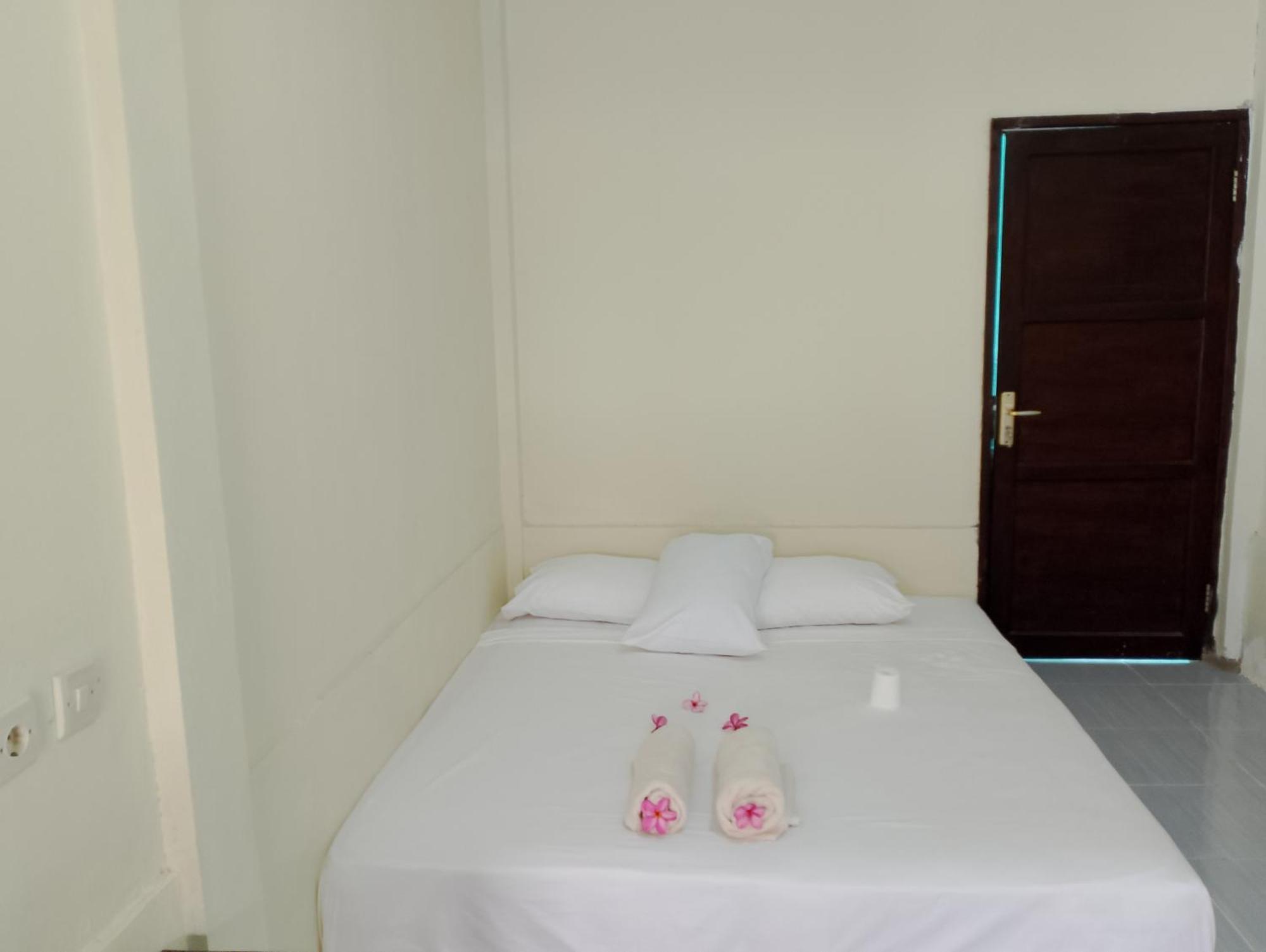 Hotel Mbe Baleng Ku Mangsit Zewnętrze zdjęcie